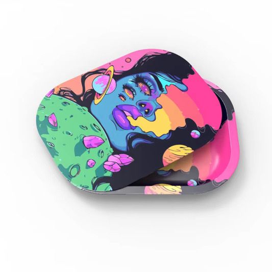 The eyes of the beholder tray with cover